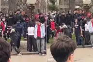 Jóvenes se juntaron a “farmear aura” en Mar del Plata y los atacaron a piedrazos