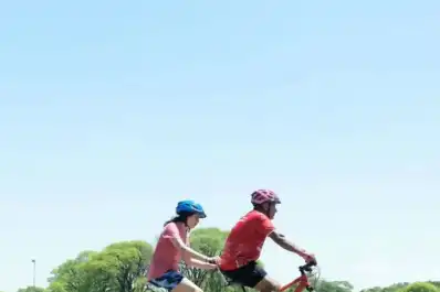 Una bicicleta, una promesa y muchos límites por empujar