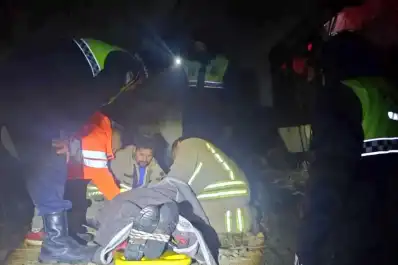 Cinco personas fueron rescatadas tras caer con una camioneta por un barranco en Tafí del Valle