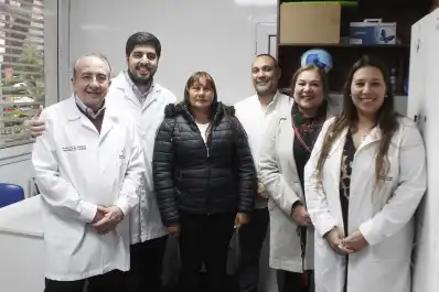Una cirugía inédita en la salud pública permitió tratar un caso complejo de glaucoma