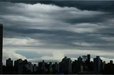 Rige la alerta naranja y amarilla en medio país: las provincias afectadas por tormentas, granizo, viento zonda, nevadas y frío extremo