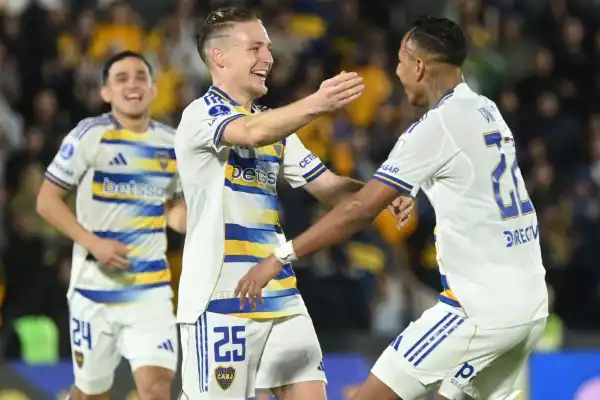 Boca goleó y encontró su mejor versión en Paraguay
