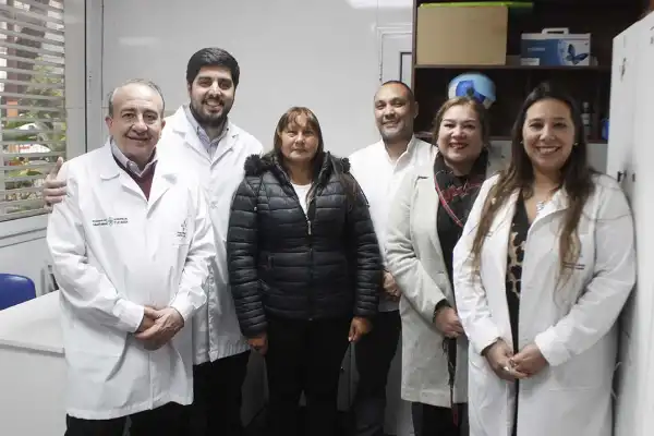Una cirugía inédita en la salud pública permitió tratar un caso complejo de glaucoma