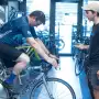 Manos, pies y pelvis: los tres puntos de contacto que definen tu comodidad sobre la bicicleta
