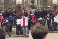 Video: atacaron a piedrazos y botellazos a jóvenes que se juntaron a farmear aura en Mar del Plata