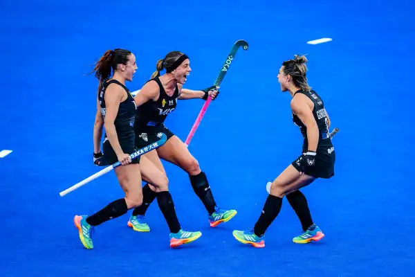 Las Leonas superaron a Escocia y aseguraron su boleto a la segunda ronda del Mundial
