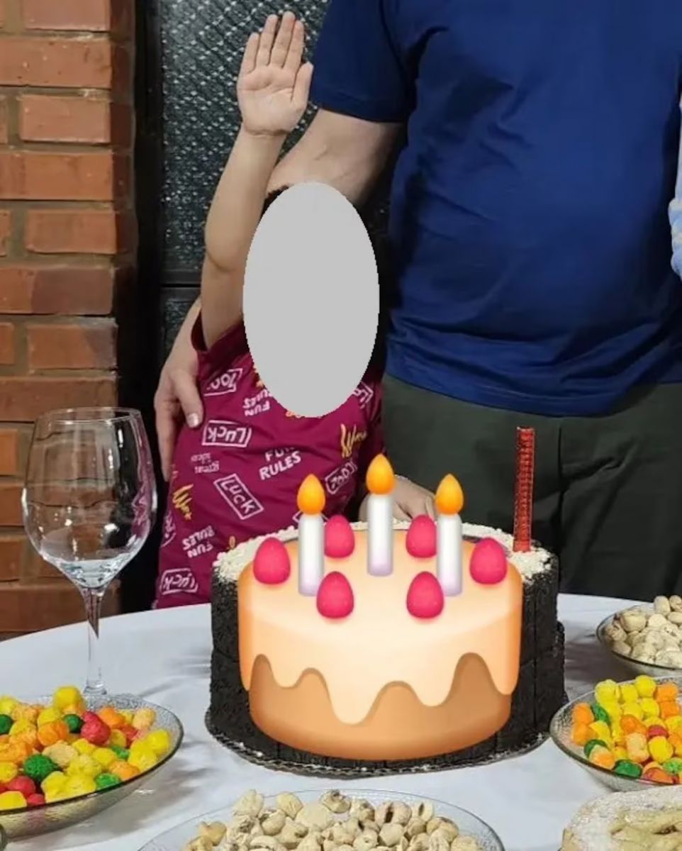 En los festejos también se vio a un menor haciendo el saludo nazi. 
