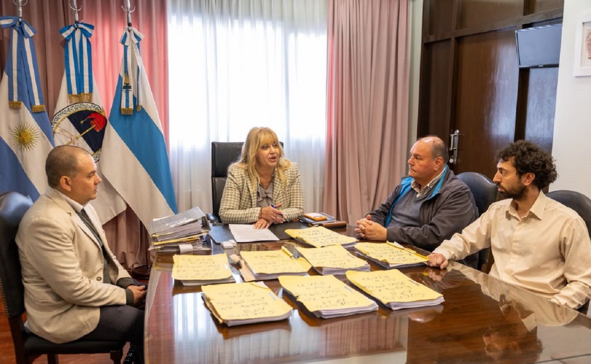 La intendente Chahla firmó la adjudicación del proyecto del Sistema de Desagües Noreste