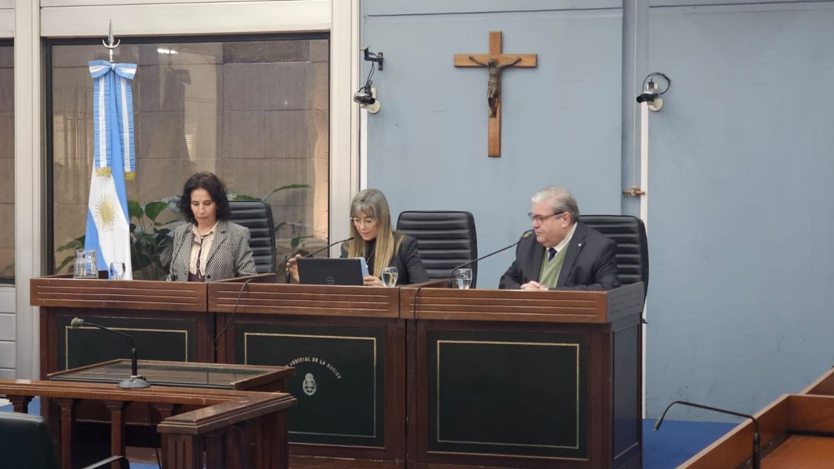 Los jueces María Cristina Giordano, Ana Carina Farías y Federico Bothamley, subrogantes del TOF Tucumán.