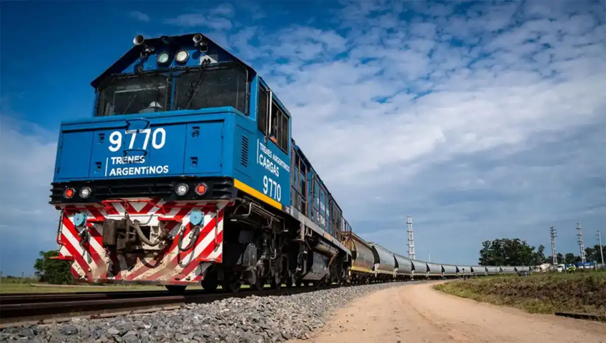 El Gobierno firmó el llamado a licitación por 50 años del Belgrano Cargas