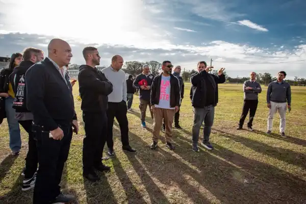 Los Fundamentalistas del Aire Acondicionado recorrieron el hipódromo para ultimar detalles de su último recital del año