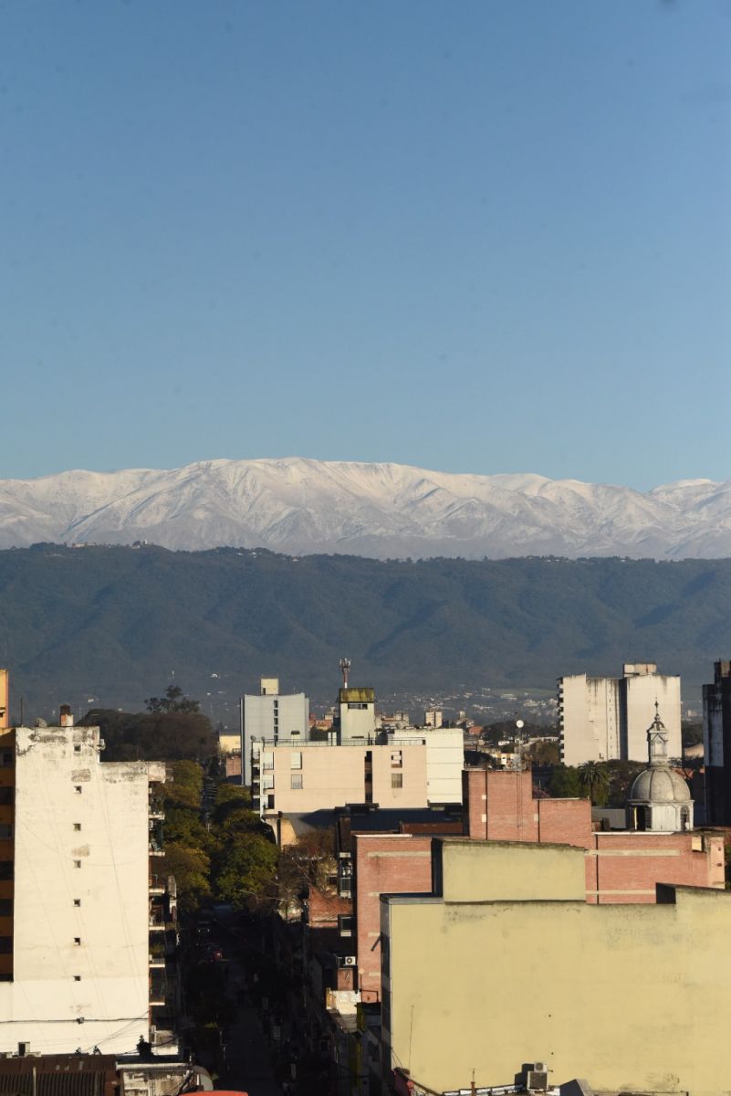 La nieve en los cerros de San Javier fue la postal más compartida por los tucumanos esta mañana