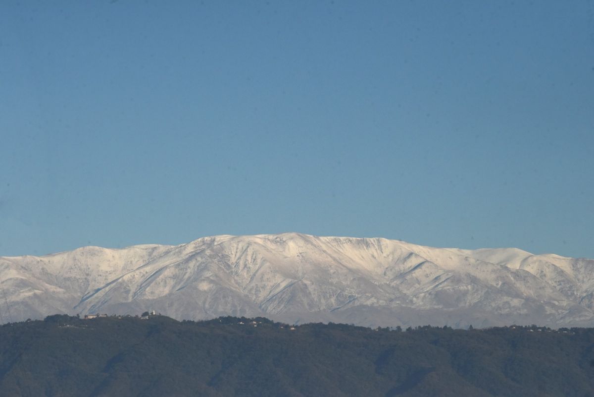 La nieve en los cerros de San Javier fue la postal más compartida por los tucumanos esta mañana