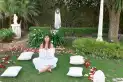 Así es el impresionante jardín de Moria Casán: un oasis con pileta, fuente y pétalos de rosas