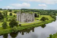 Mark Zuckerberg compró un castillo neogótico en Irlanda: una joya histórica frente al río Blackwater