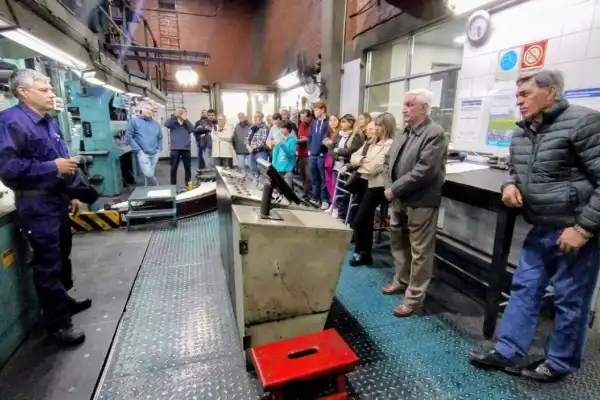 Un grupo de suscriptores visitó la planta impresora de LA GACETA