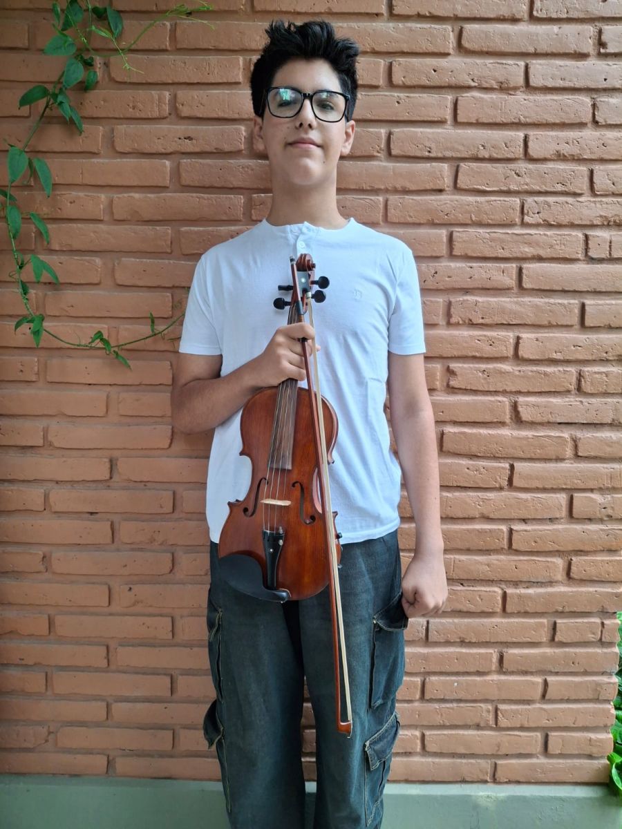 GREGORIO HELGUERO. Será violinista solista en Verano.