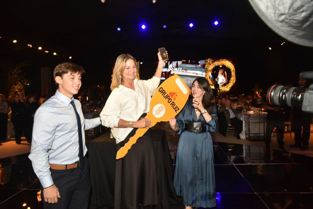 LA NUEVA DUEÑA DEL 0KM. Lucía Josefina Paz fue la ganadora del sorteo. / LA GACETA, OSVALDO RIPOLL