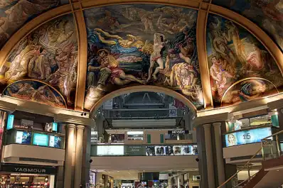 La historia detrás de los murales de Galerías Pacífico que la mayoría mira sin conocer