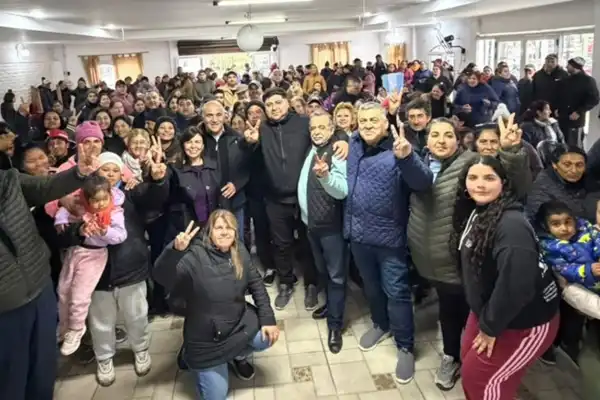 El abandono de la Nación, la actividad manzurista y visita libertaria a una escuela