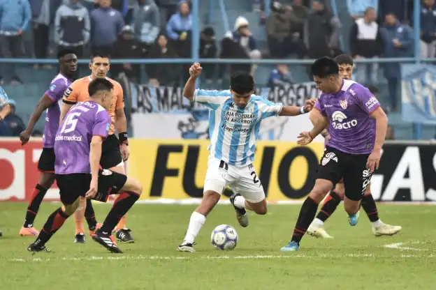 Atlético Tucumán igualó sin goles frente a Instituto