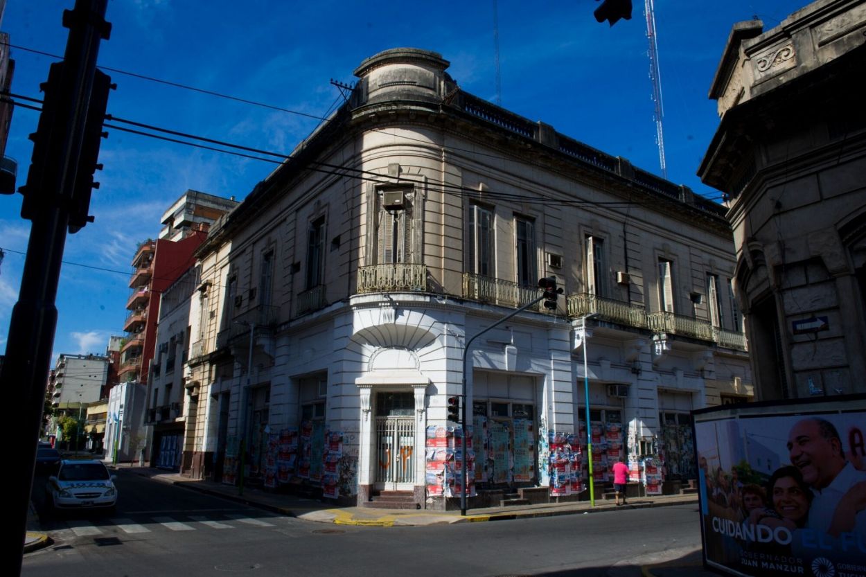 OCHAVA NORESTE. La primera construcción. En la planta baja tenía locales comerciales. Demolida en 2019.