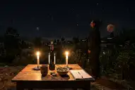 Vino y velas: el ritual de eclipse lunar para atraer armonía y prosperidad