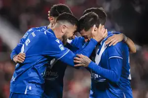 River ganaba cómodo, pero Lanzini cumplió la ley del ex y Vélez se lo empató