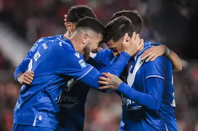 River ganaba cómodo, pero Lanzini cumplió la ley del ex y Vélez se lo empató