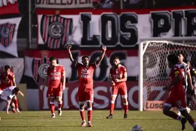 Con doblete de Arfaras, San Martín se lo dio vuelta a Chacarita y cortó la mala racha
