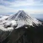 Dejó solo a su hijo de 7 años en el Monte Fuji y siguió hasta la cima con su otro hijo