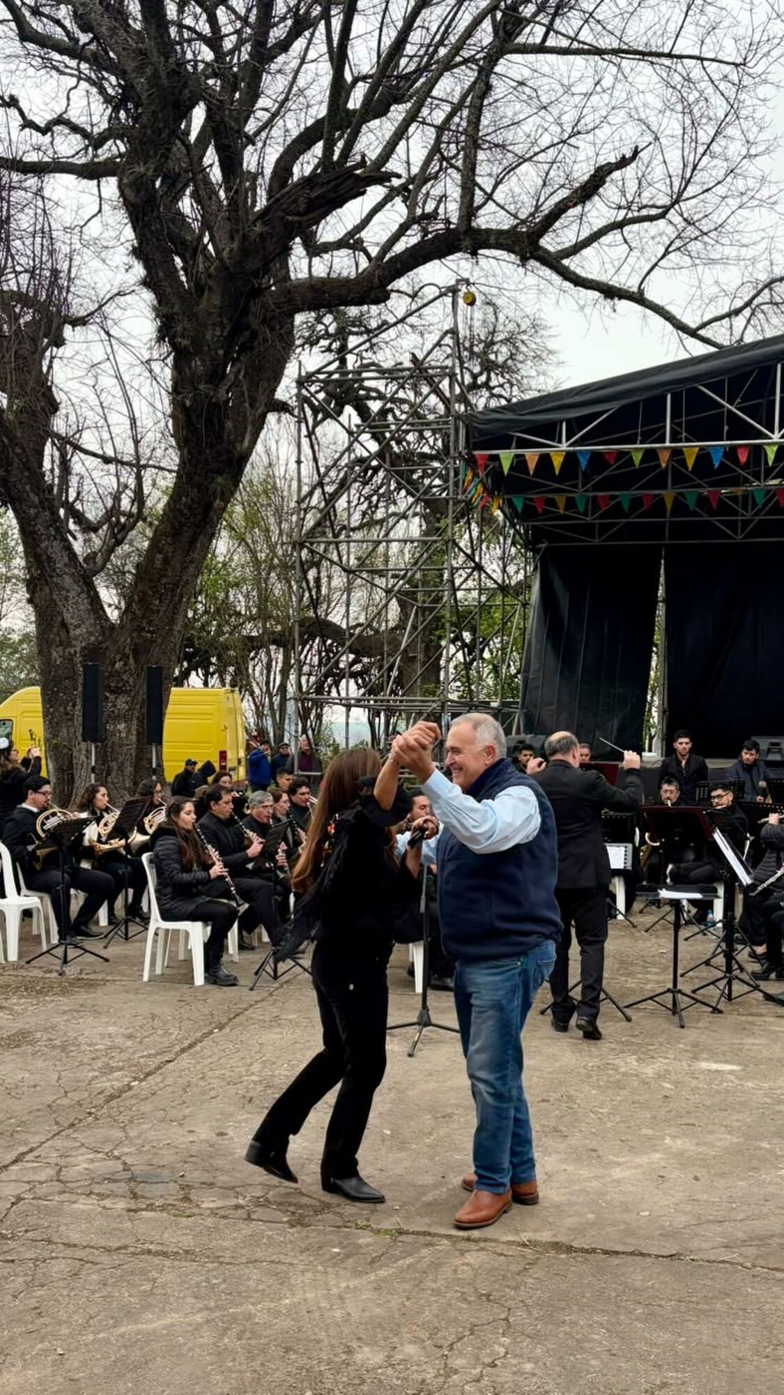 BAILE. El gobernador y su esposa participaron activamente de la fiesta.