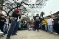 El primer torneo de farmear aura en Tucumán: baile, carisma y una plaza llena de chicos sin incidentes