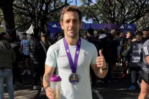 Nicolás Sánchez cambió el rugby por el running y completó la Media Maratón de Buenos Aires