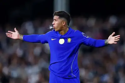 Enzo Fernández volvió a Inglaterra: silbidos del Fulham y una ovación del Chelsea