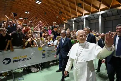 León XIV avanza con los preparativos para su visita a la Argentina: recibió a un arzobispo en el Vaticano