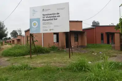 Acusan a una empleada legislativa por estafas con la venta de casas del IPV