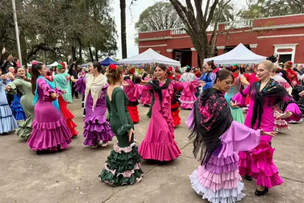Castañuelas, fe y tradición en la Romería de la Virgen del Rocío