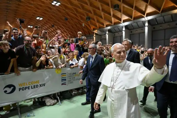 León XIV avanza con los preparativos para su visita a la Argentina: recibió a un arzobispo en el Vaticano