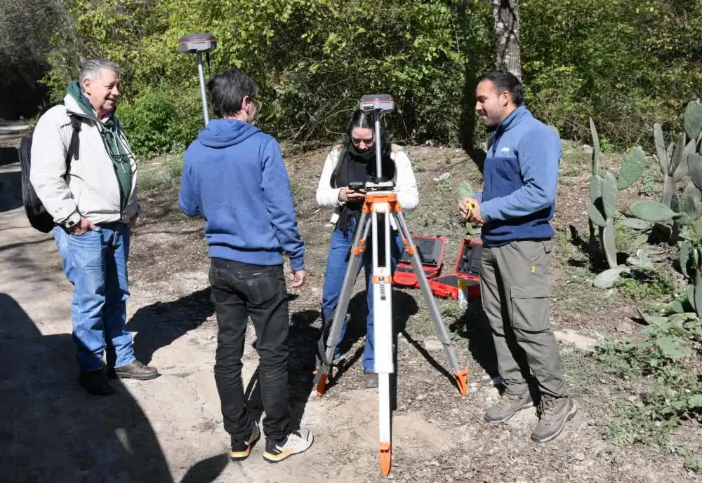 Técnicos trabajando en el relevamiento