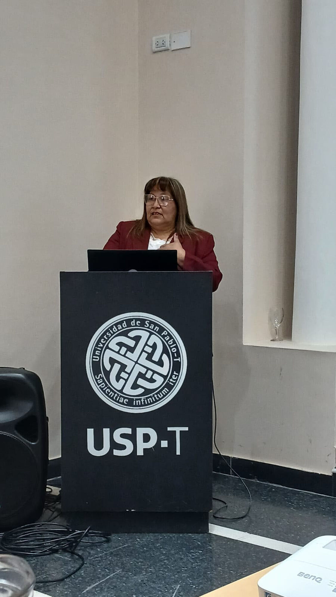 SEGURA. Clara, durante su exposición en la Universidad San Pablo-T.
