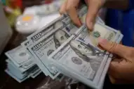 Dólar hoy: el mayorista marcó un nuevo máximo nominal y el blue retrocedió levemente