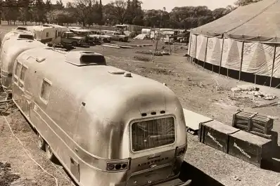 Recuerdos fotográficos: 1974. Tihany, el circo que tenía las casas rodantes de los astronautas