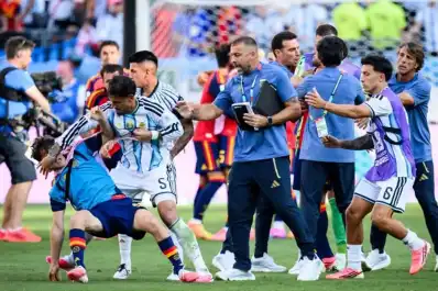 Di María salió en defensa de Paredes y Molina tras las duras sanciones de la FIFA