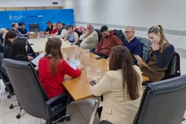 Paritaria estatal: el Gobierno fijó aumentos hasta diciembre, UPCN aceptó y ATE rechazó