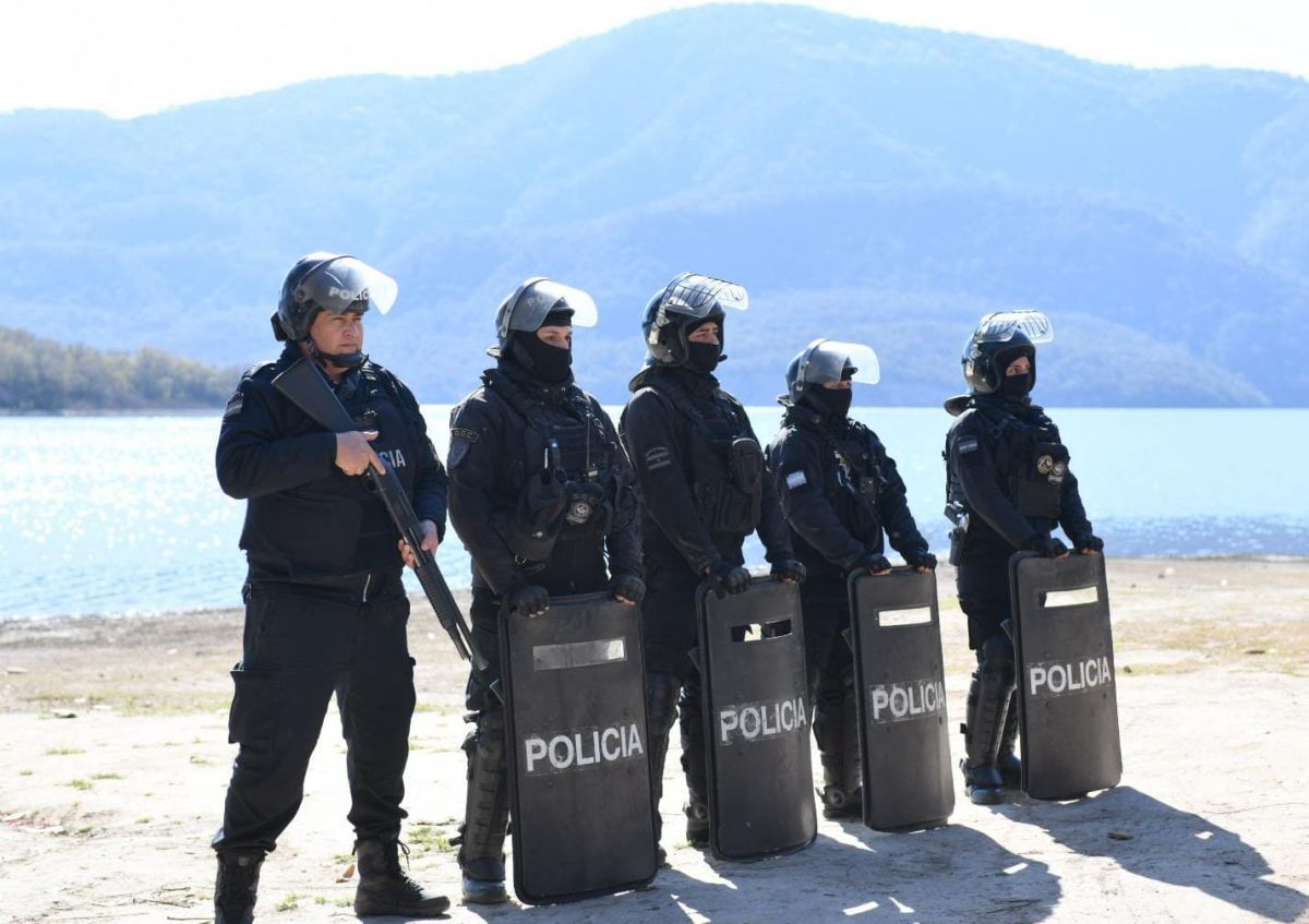 CUSTODIADOS. El procedimiento se realizó bajo un fuerte operativo policial.