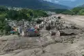 Videos: una avalancha provocó una brutal inundación en Nepal que dejó al menos 98 muertos y cientos de desaparecidos