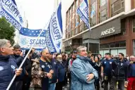 Si hay fondos para los bancos, debe haber para salarios