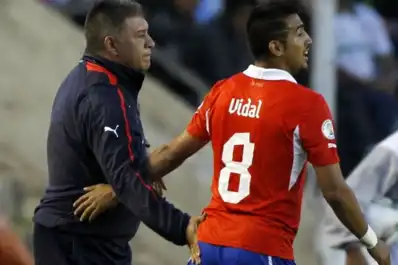 Arturo Vidal acusó a Borghi de ser “anticolocolino” y el Bichi respondió: “Lo que más me dolió...”