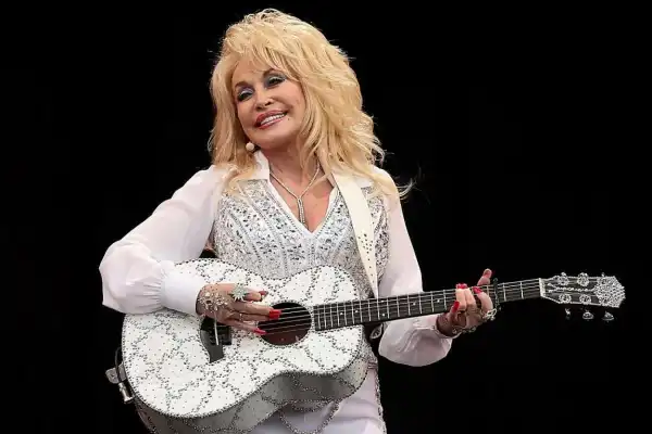 La muerte de Dolly Parton: de la pobreza en Tennessee a la cima del mundo
